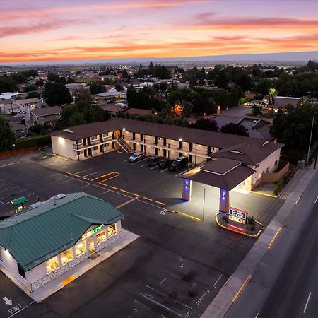 Quincy Inn And Suites المظهر الخارجي الصورة