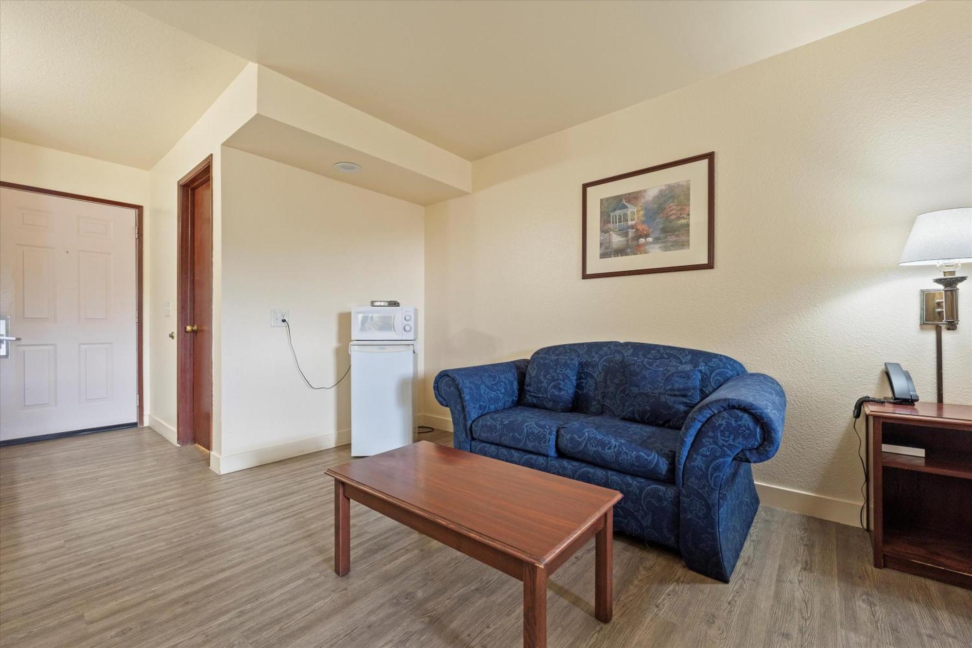 Quincy Inn And Suites المظهر الخارجي الصورة