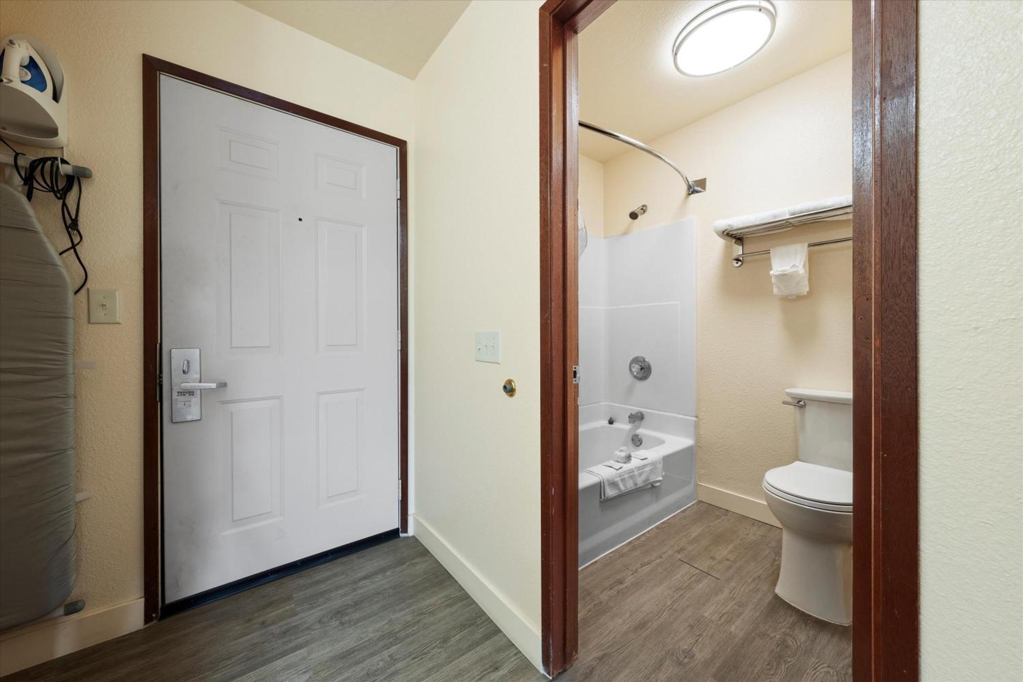 Quincy Inn And Suites المظهر الخارجي الصورة