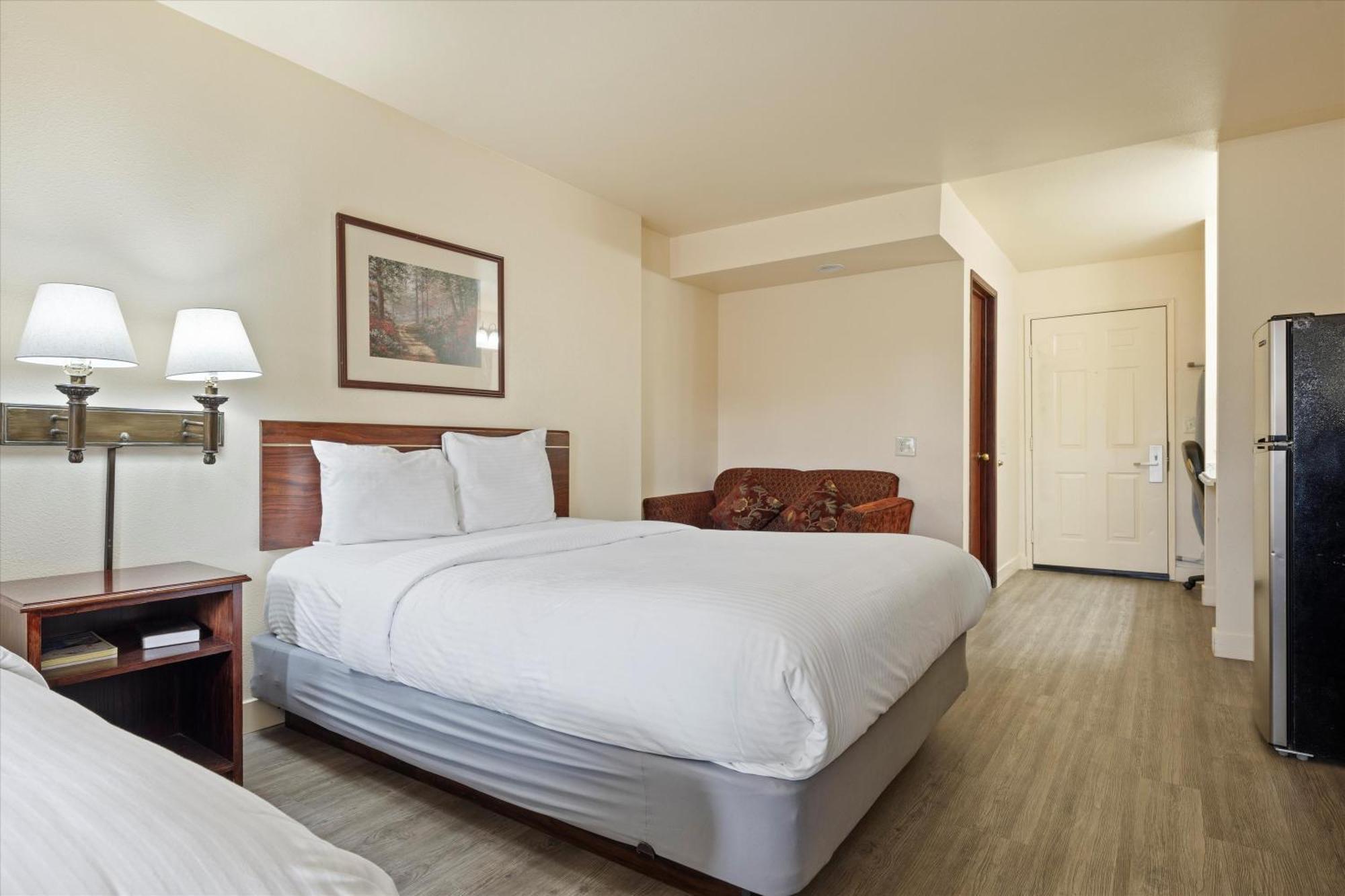 Quincy Inn And Suites المظهر الخارجي الصورة