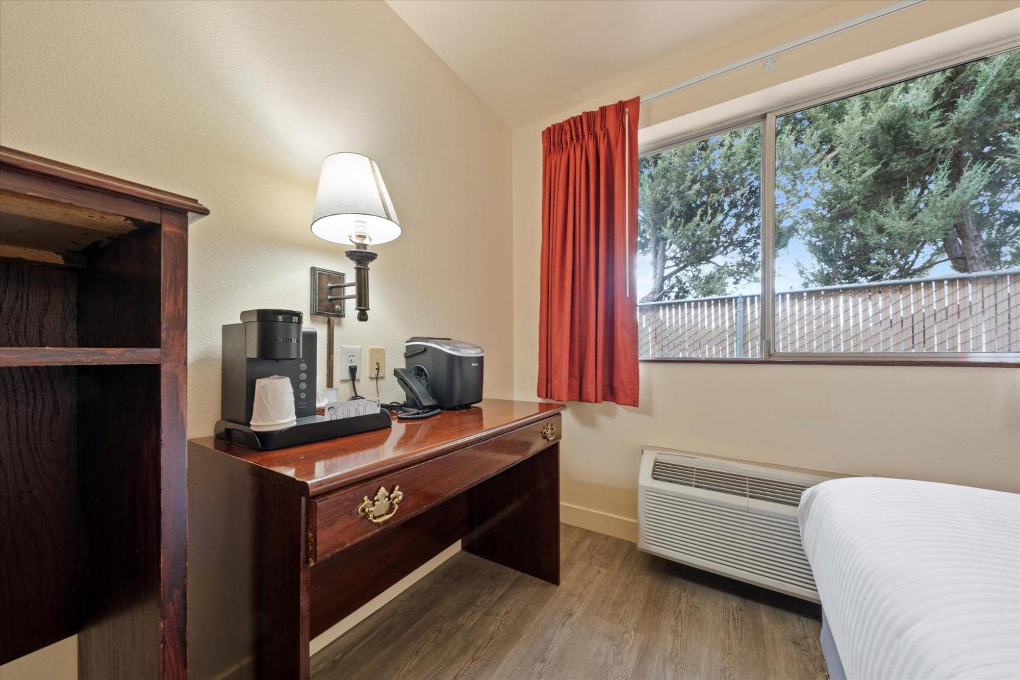 Quincy Inn And Suites المظهر الخارجي الصورة