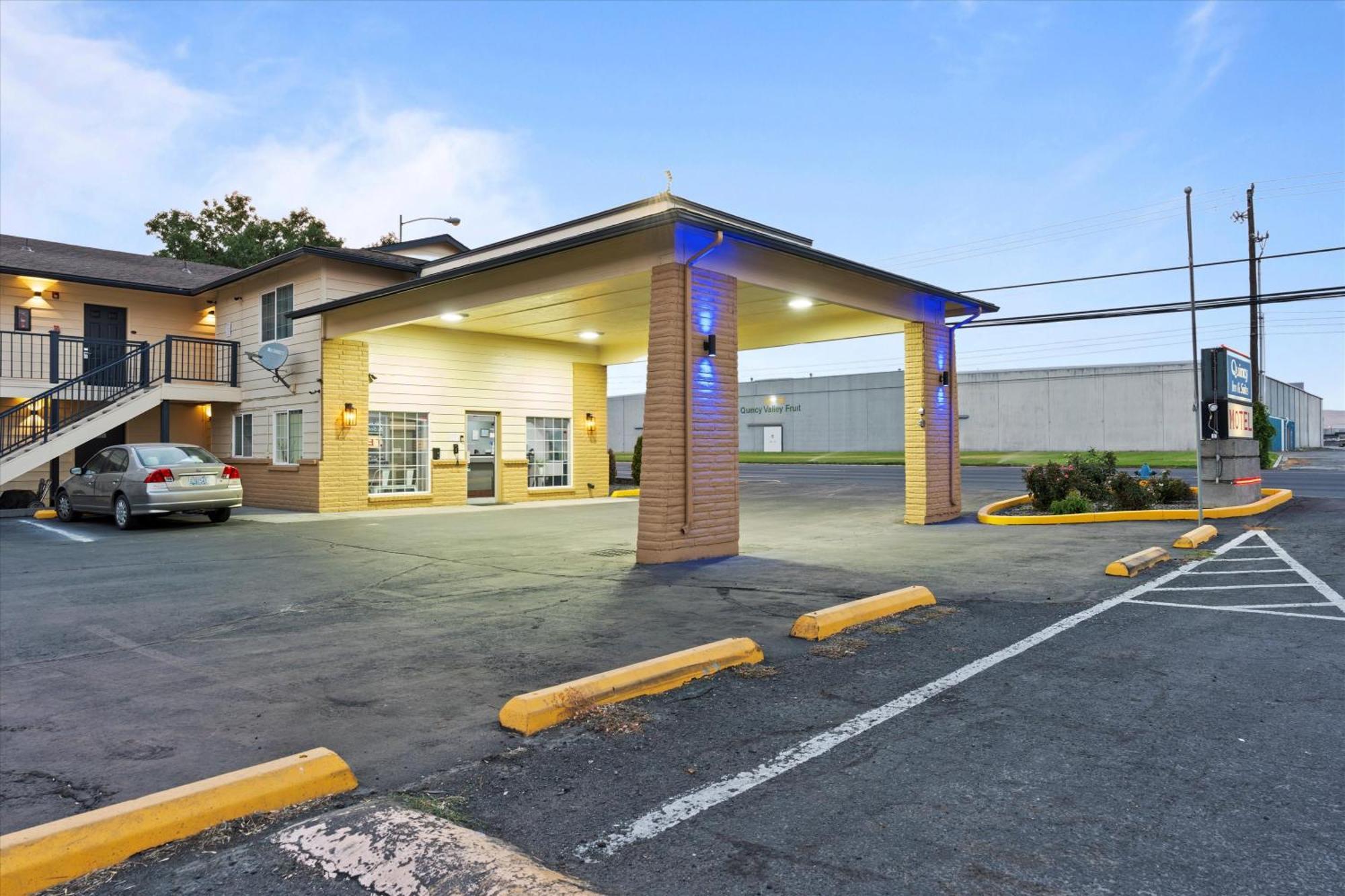 Quincy Inn And Suites المظهر الخارجي الصورة
