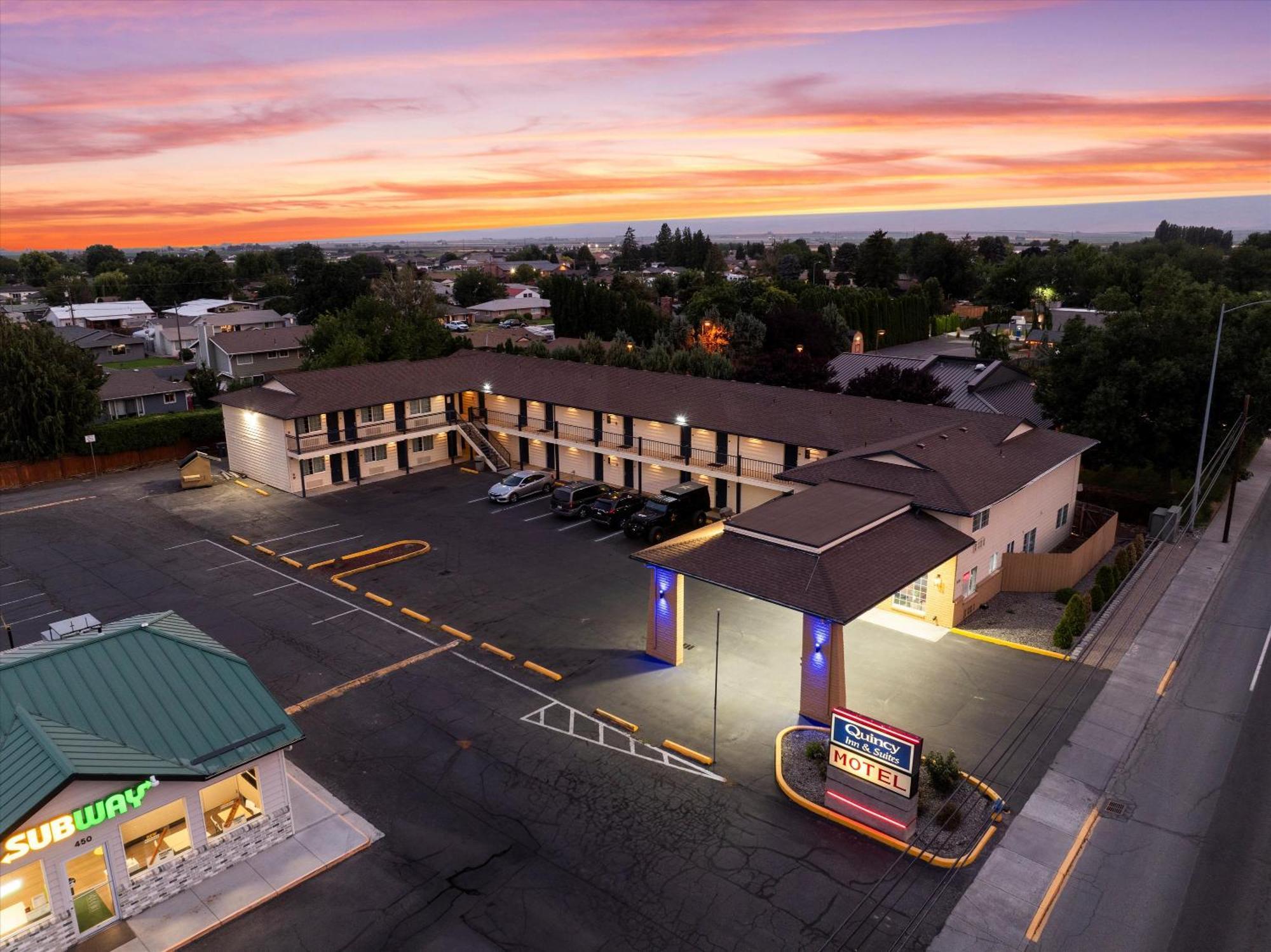 Quincy Inn And Suites المظهر الخارجي الصورة
