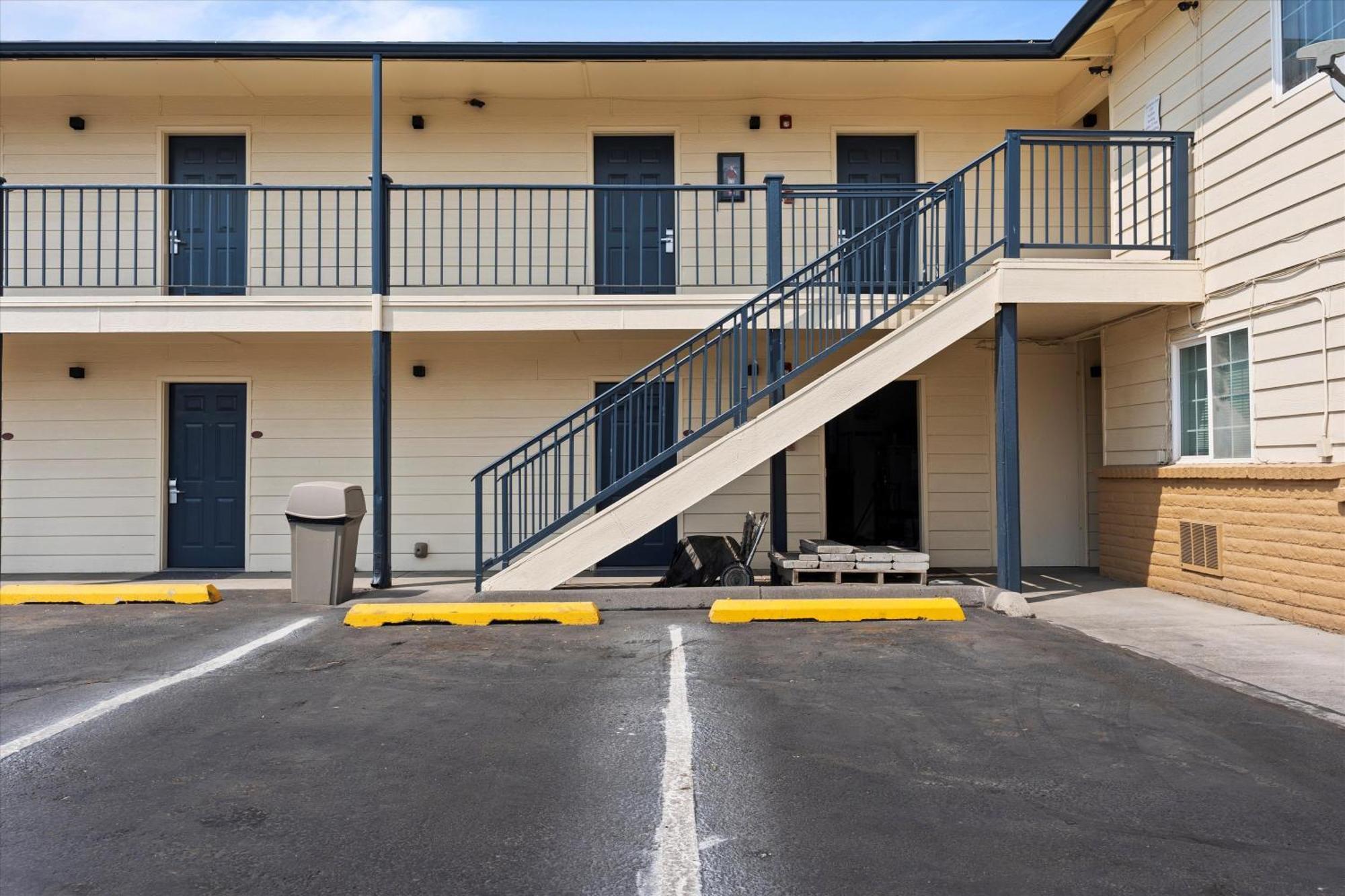 Quincy Inn And Suites المظهر الخارجي الصورة