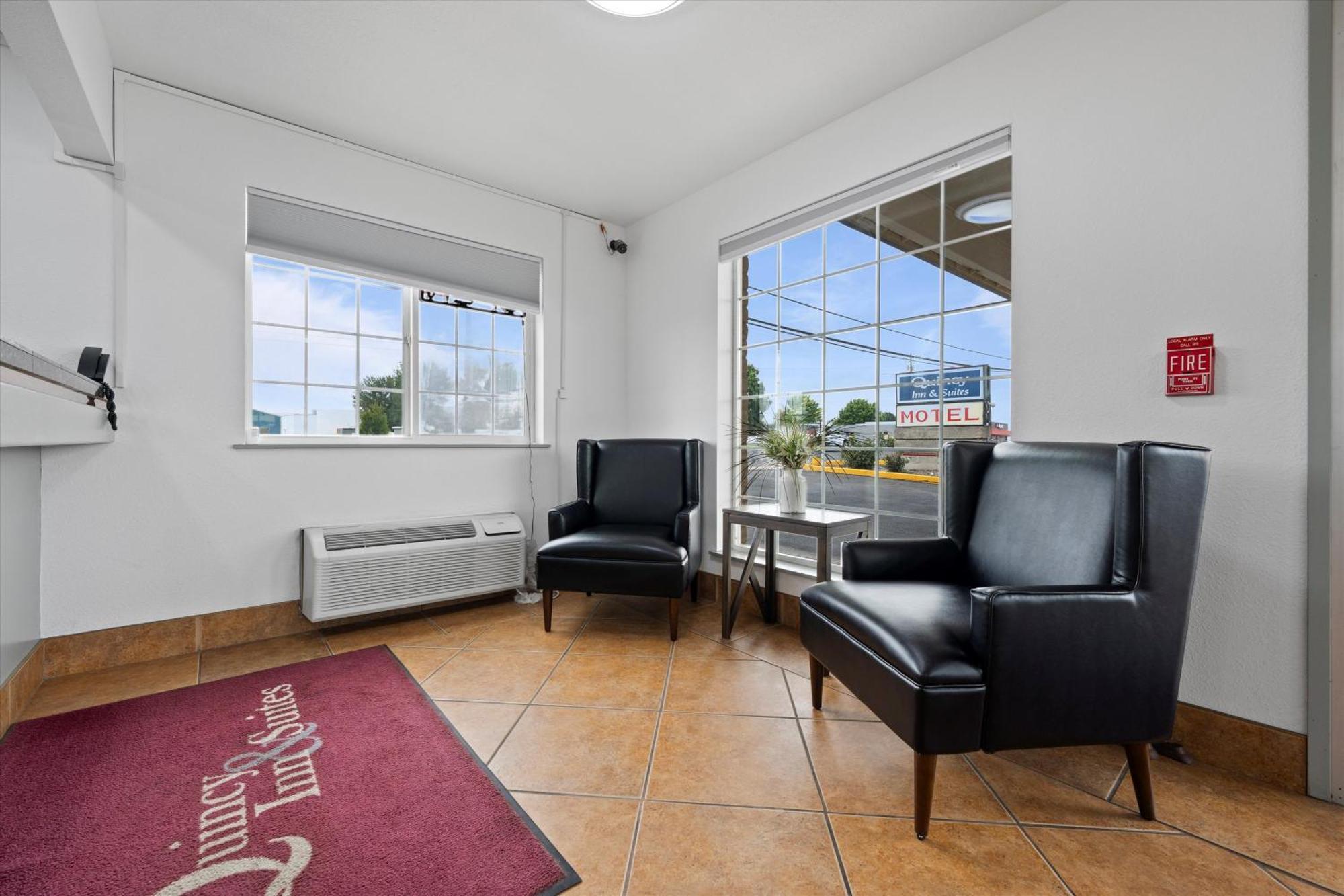Quincy Inn And Suites المظهر الخارجي الصورة
