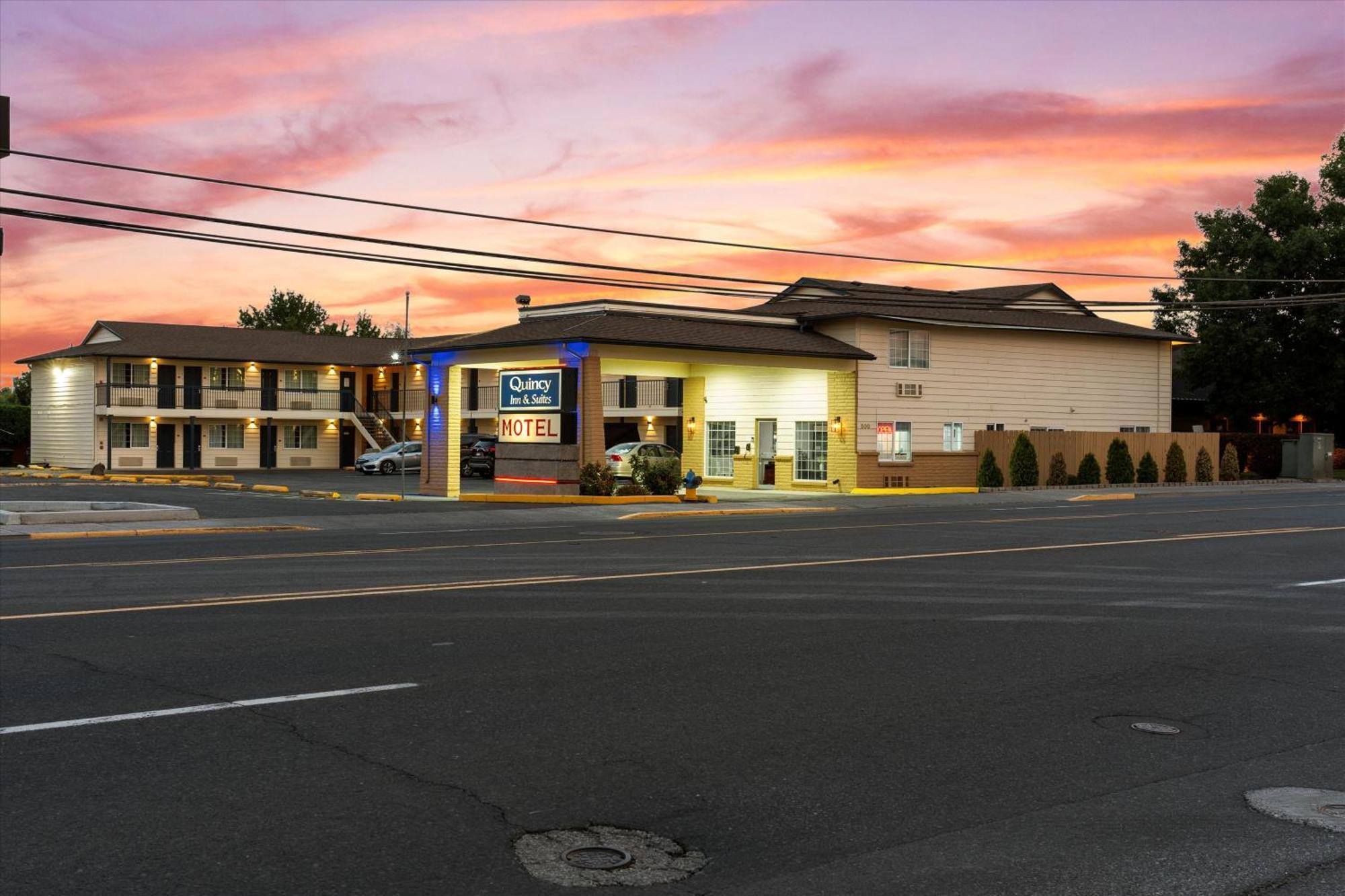 Quincy Inn And Suites المظهر الخارجي الصورة
