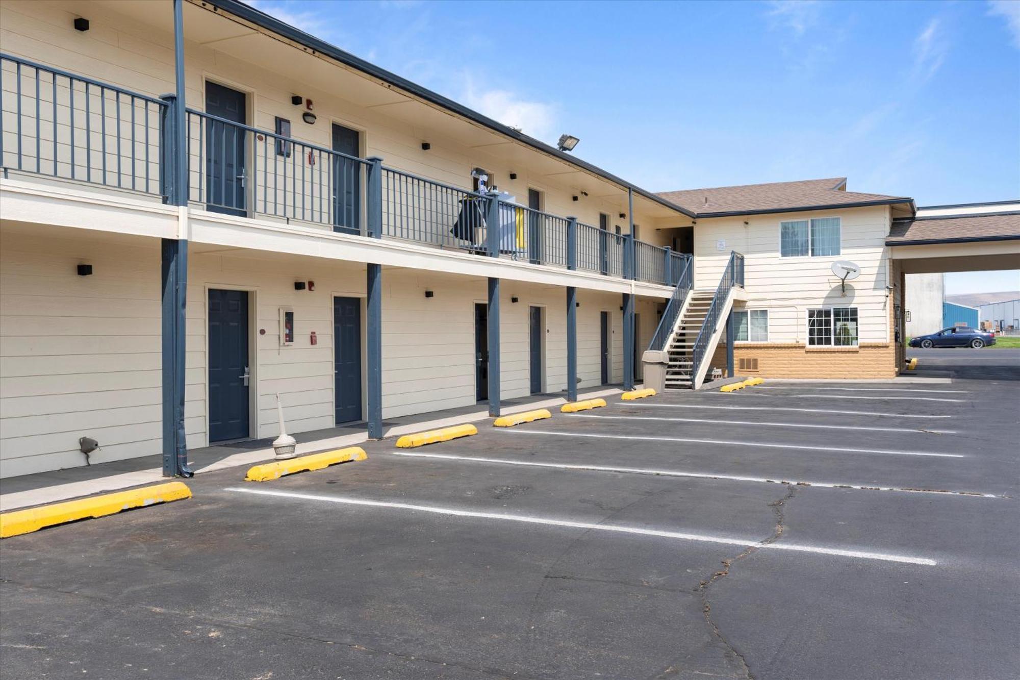 Quincy Inn And Suites المظهر الخارجي الصورة