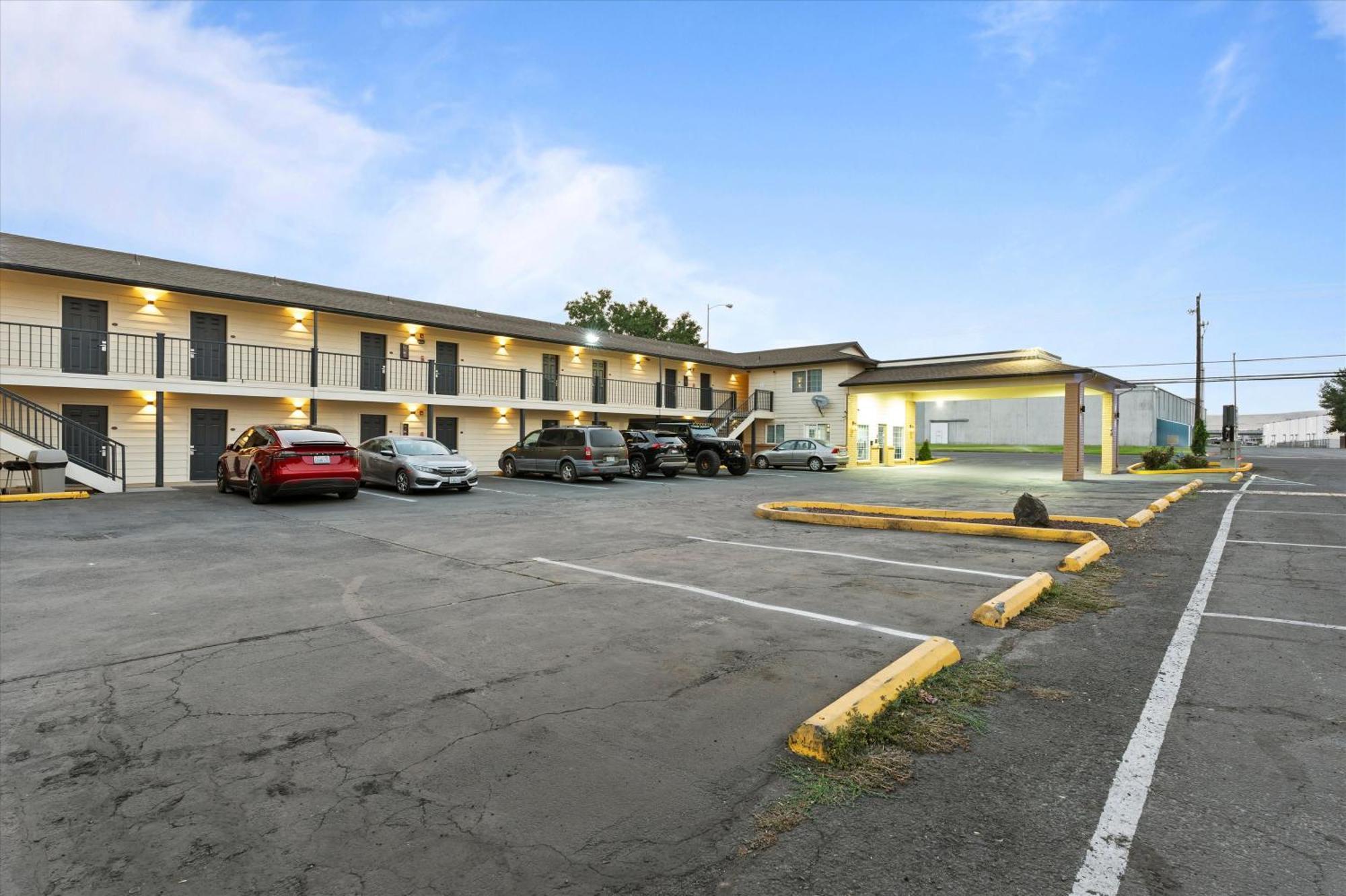 Quincy Inn And Suites المظهر الخارجي الصورة