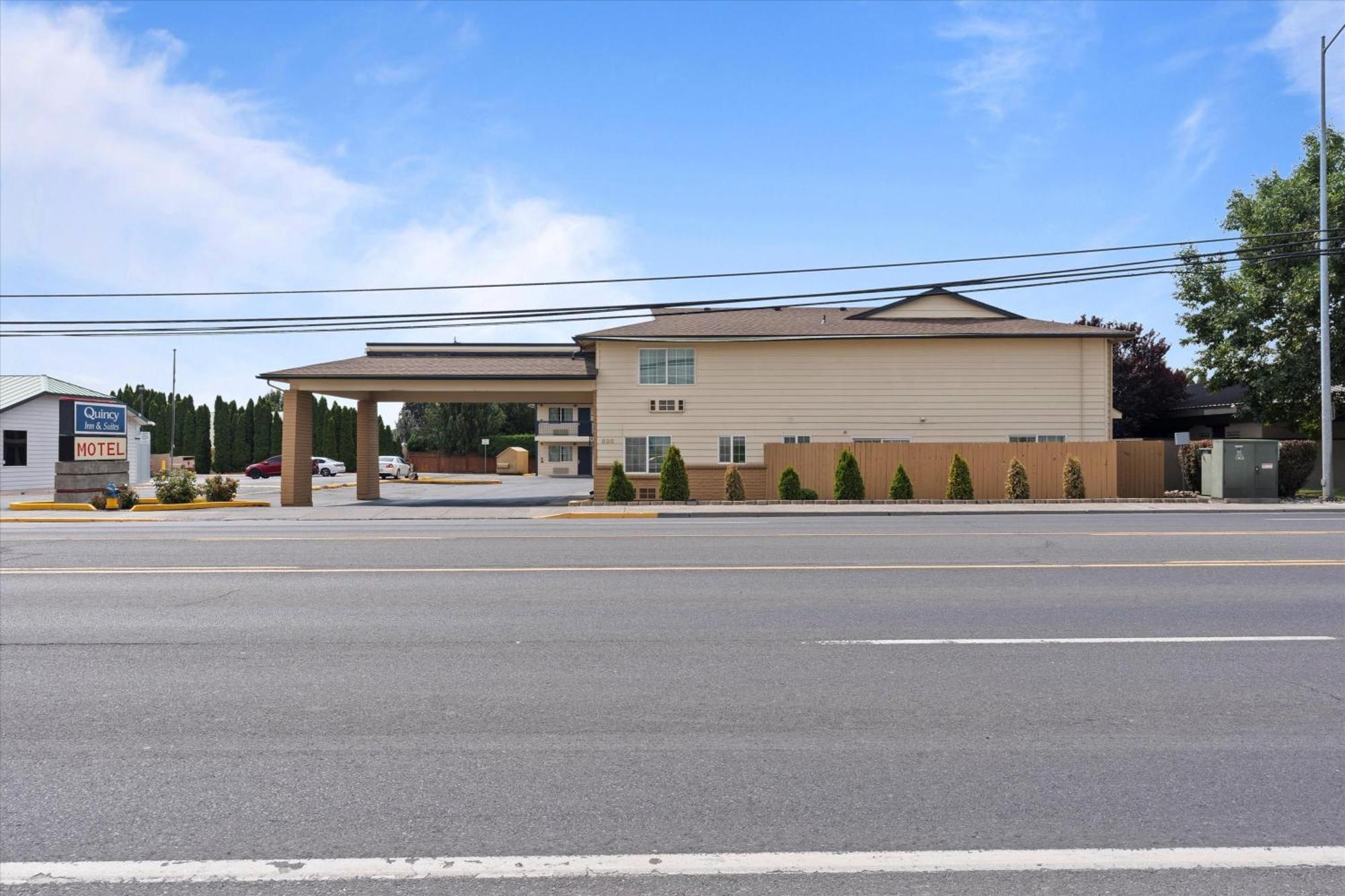 Quincy Inn And Suites المظهر الخارجي الصورة