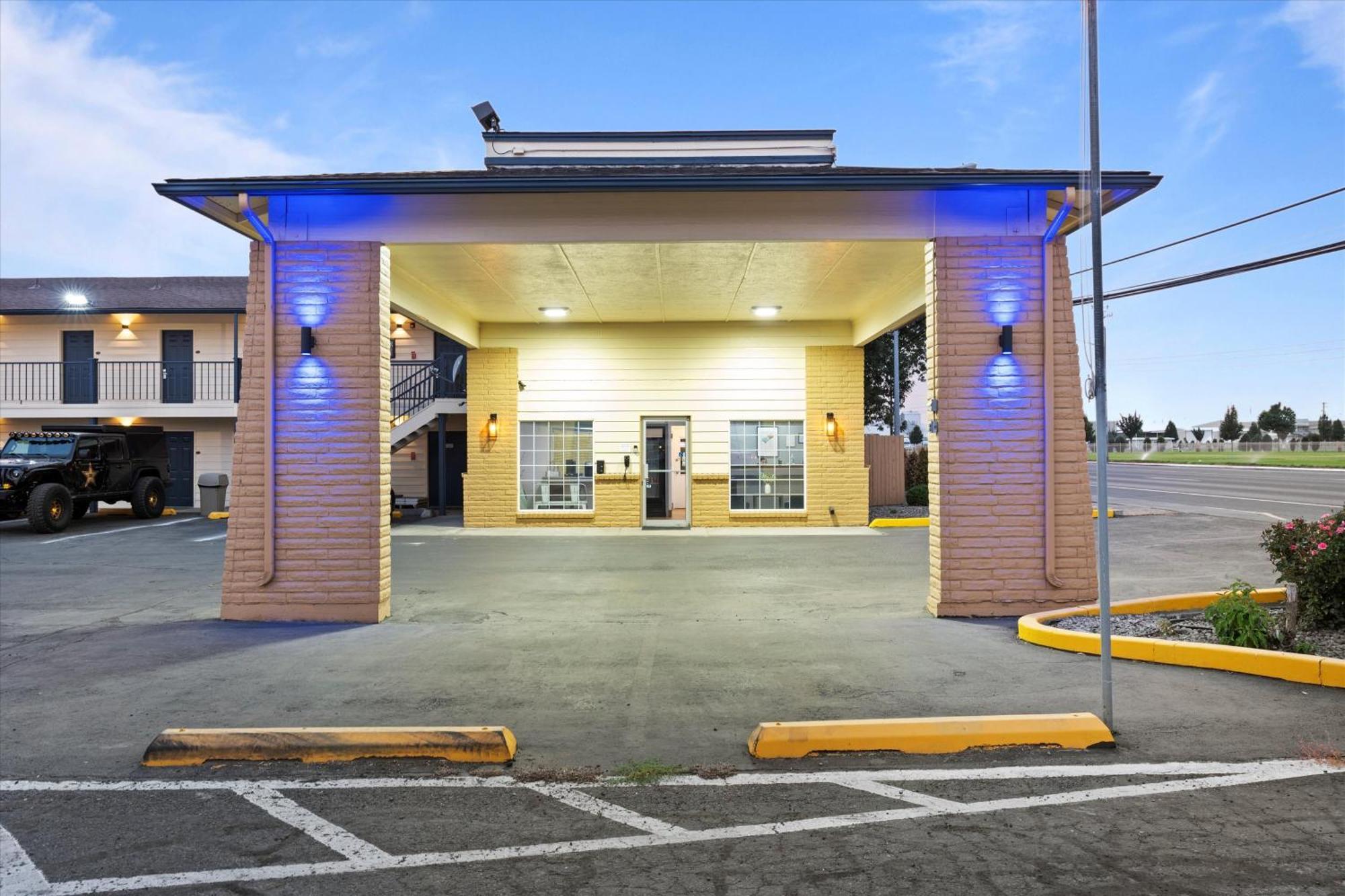 Quincy Inn And Suites المظهر الخارجي الصورة