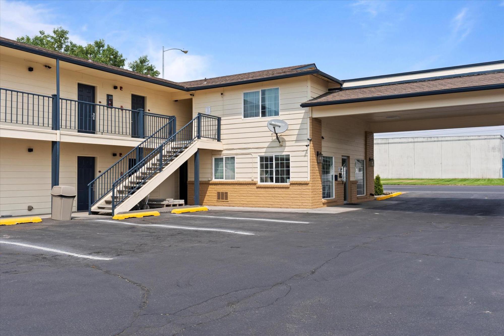 Quincy Inn And Suites المظهر الخارجي الصورة