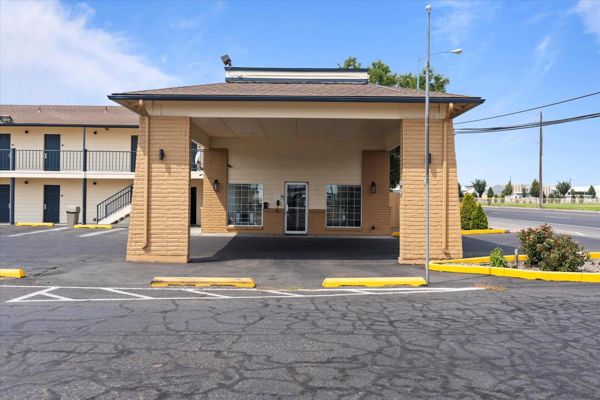 Quincy Inn And Suites المظهر الخارجي الصورة