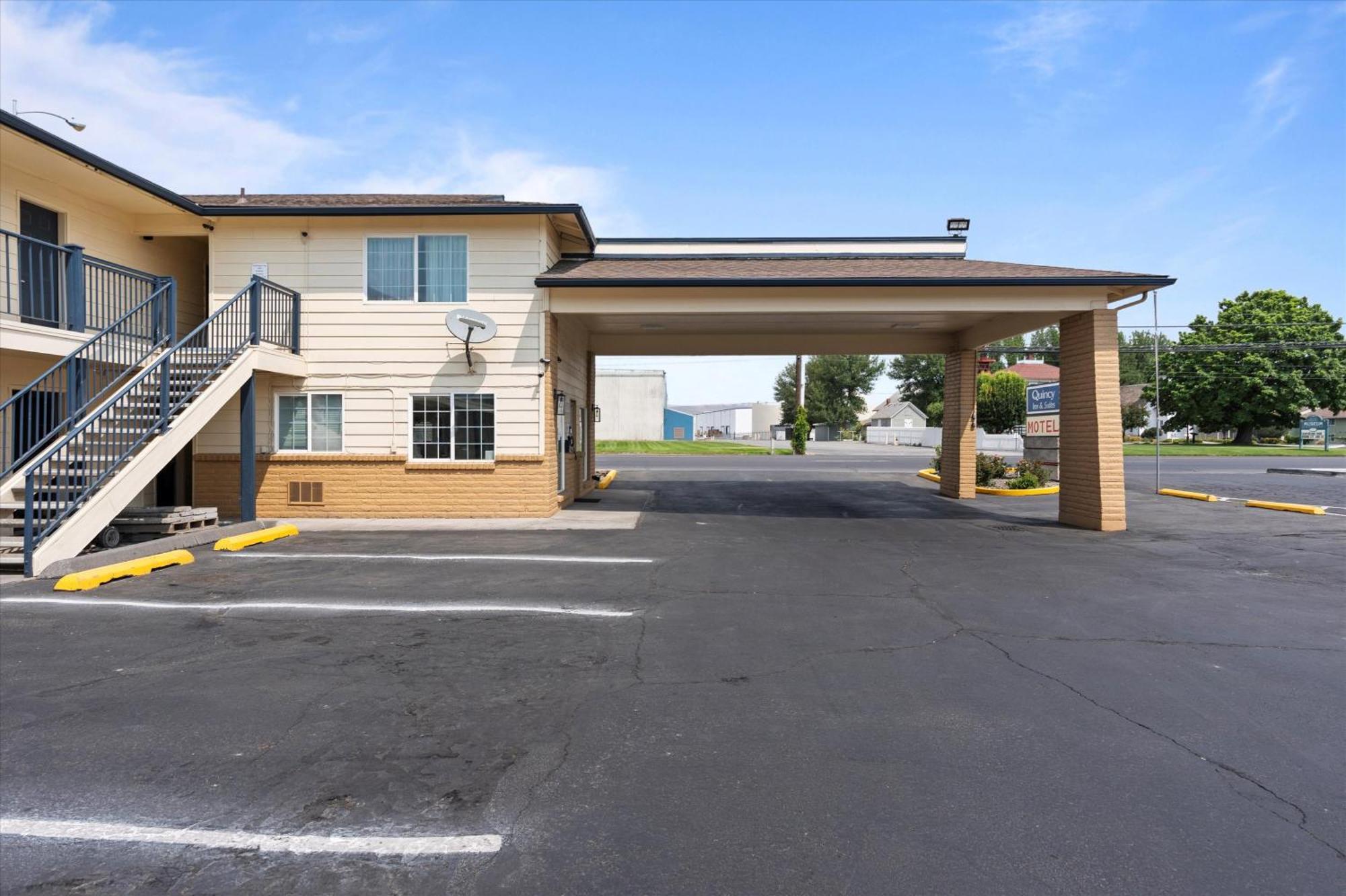 Quincy Inn And Suites المظهر الخارجي الصورة