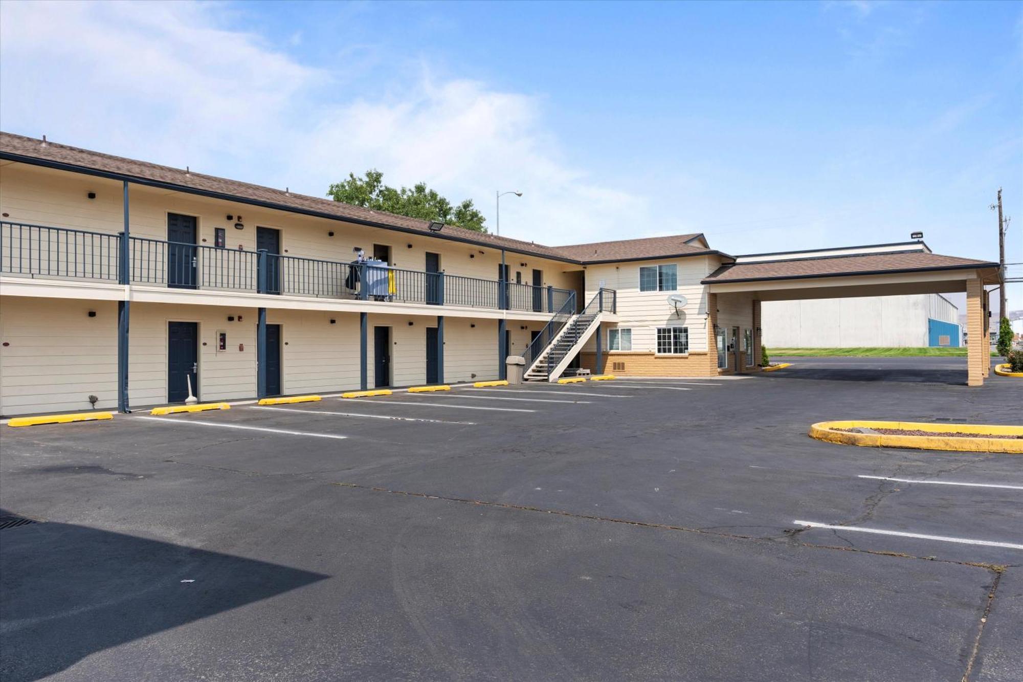 Quincy Inn And Suites المظهر الخارجي الصورة