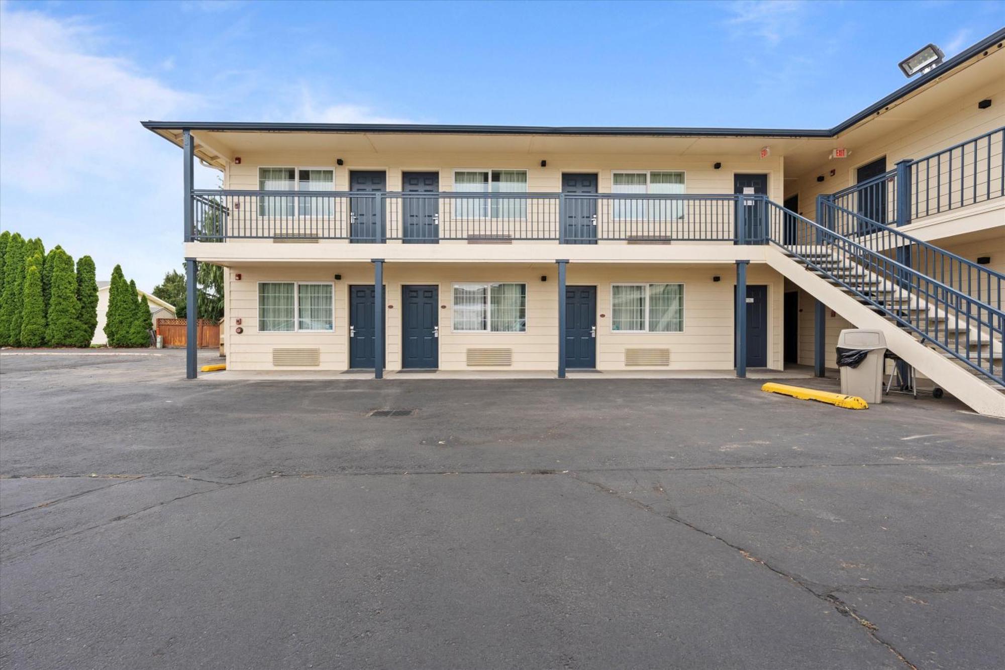 Quincy Inn And Suites المظهر الخارجي الصورة