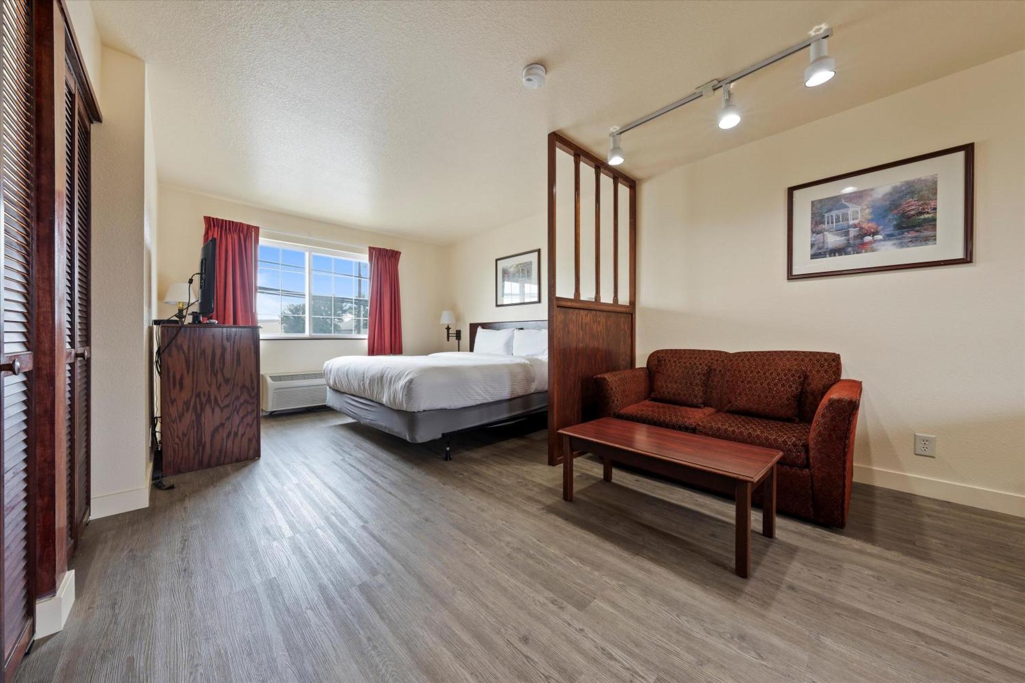 Quincy Inn And Suites المظهر الخارجي الصورة