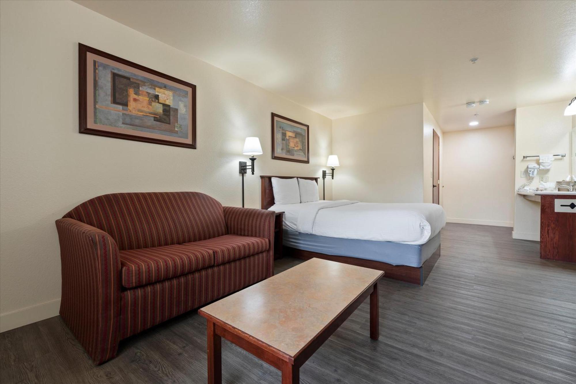 Quincy Inn And Suites المظهر الخارجي الصورة