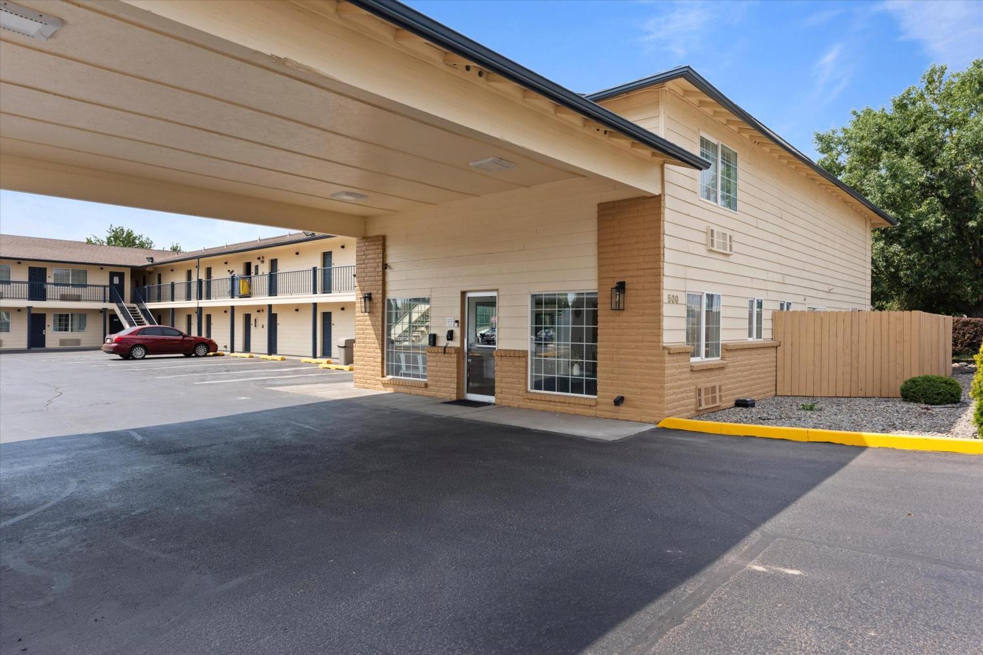 Quincy Inn And Suites المظهر الخارجي الصورة