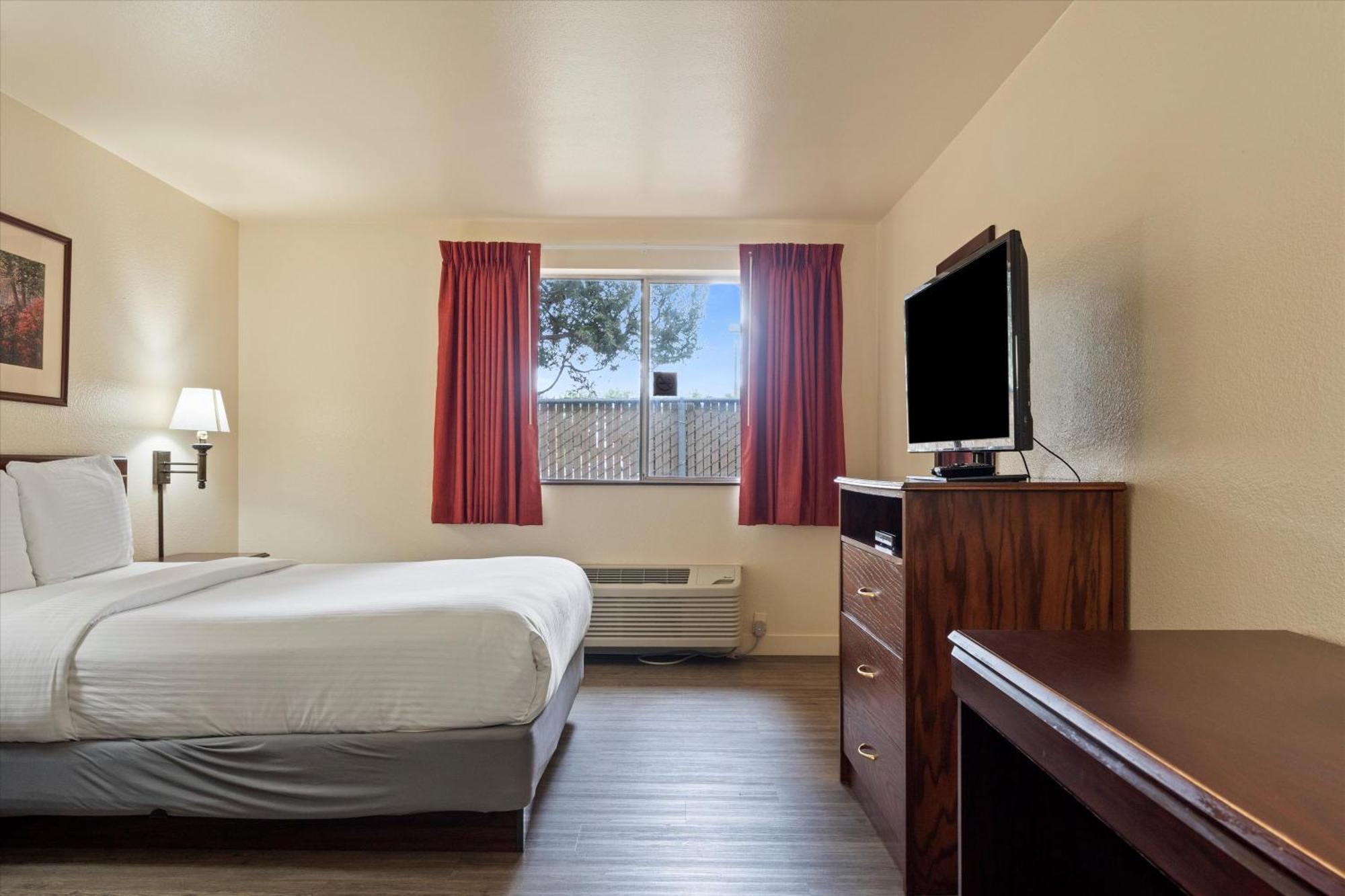Quincy Inn And Suites المظهر الخارجي الصورة