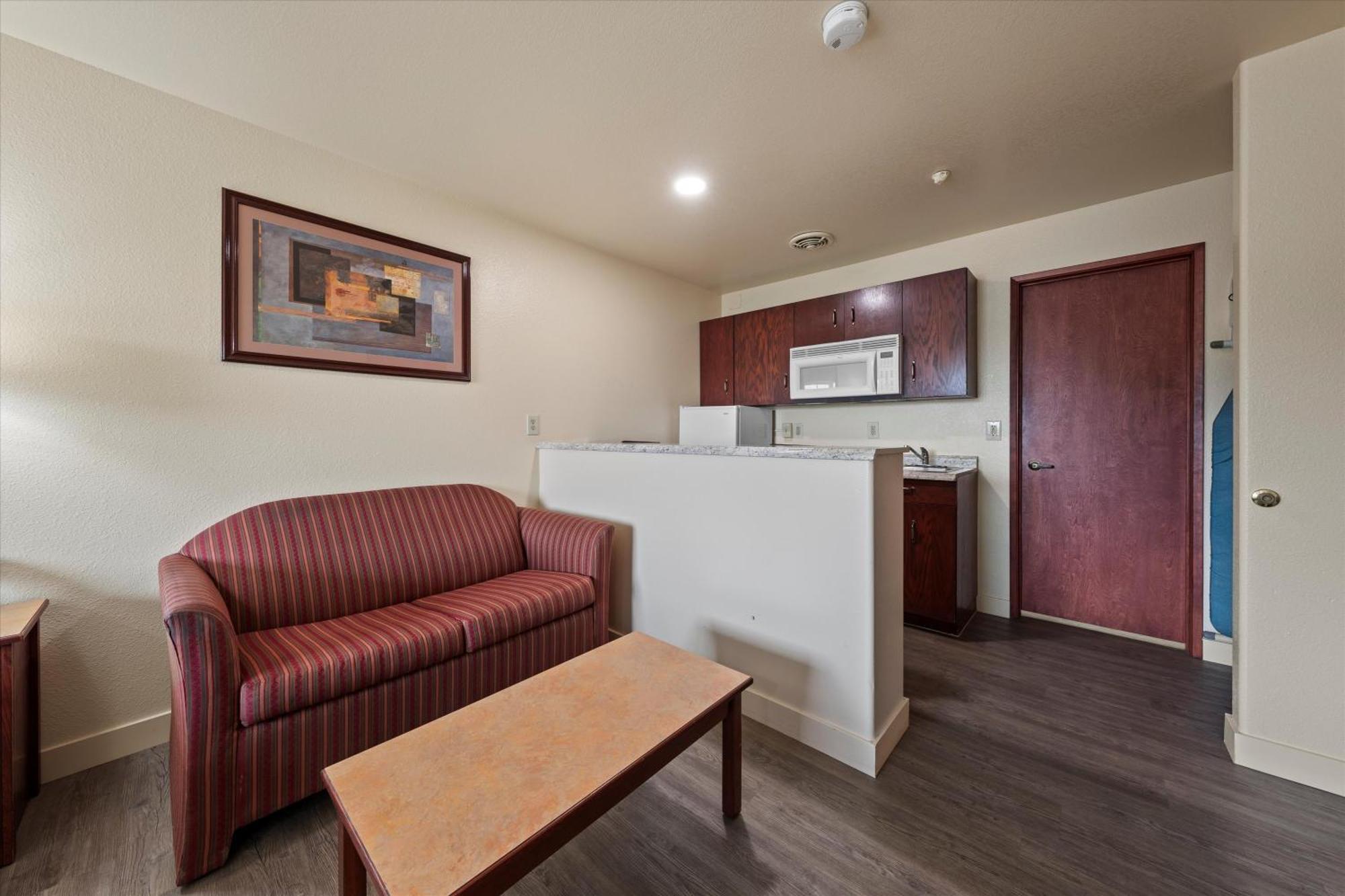 Quincy Inn And Suites المظهر الخارجي الصورة