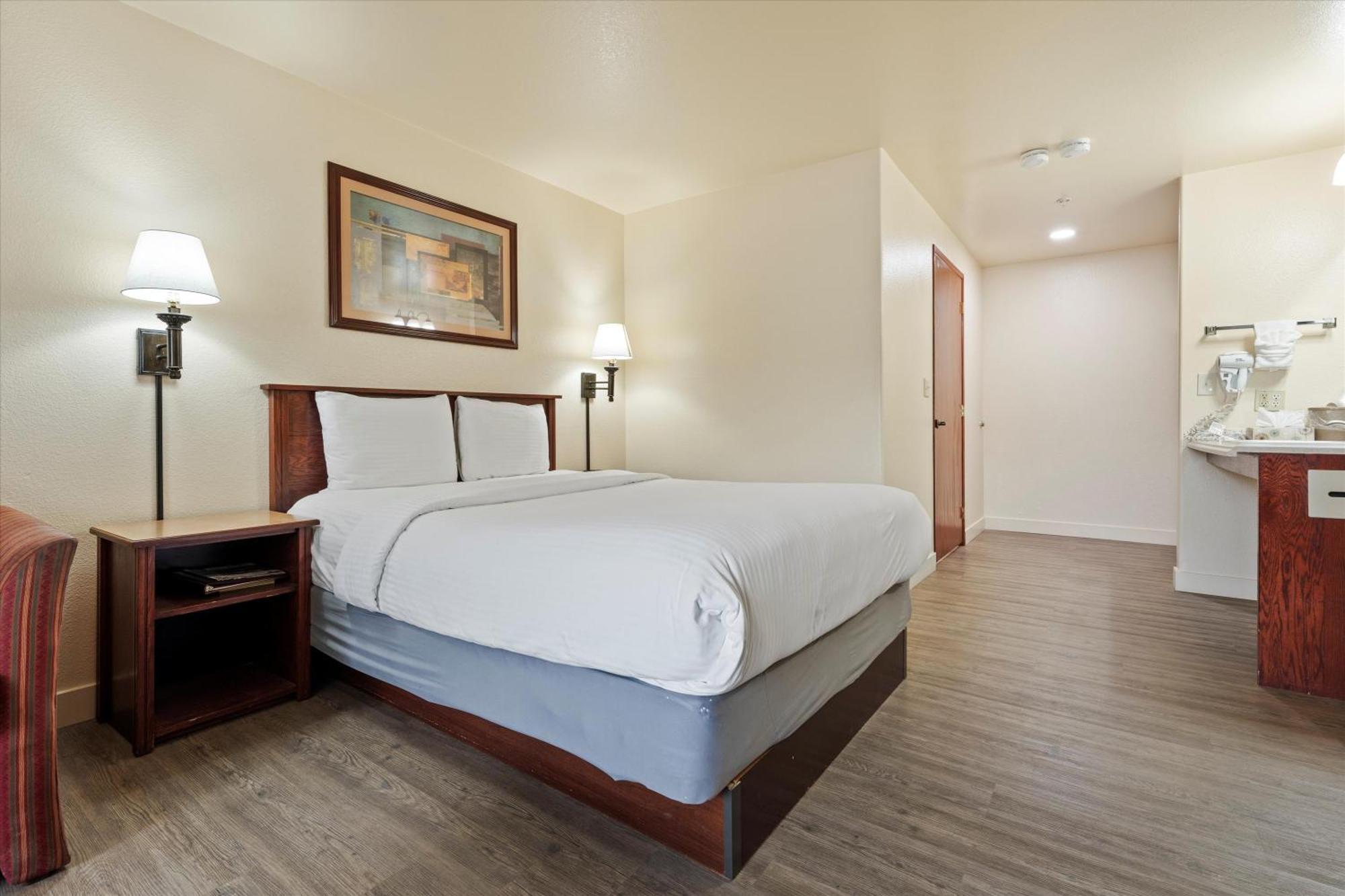 Quincy Inn And Suites المظهر الخارجي الصورة