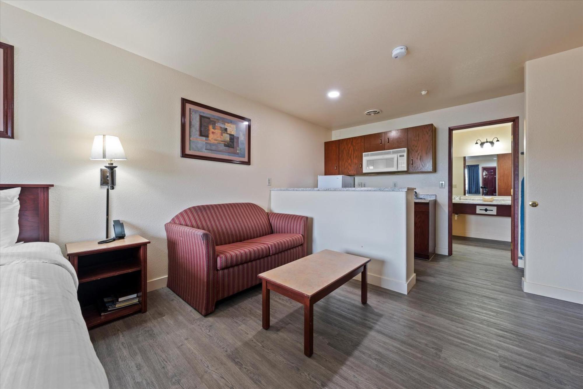 Quincy Inn And Suites المظهر الخارجي الصورة