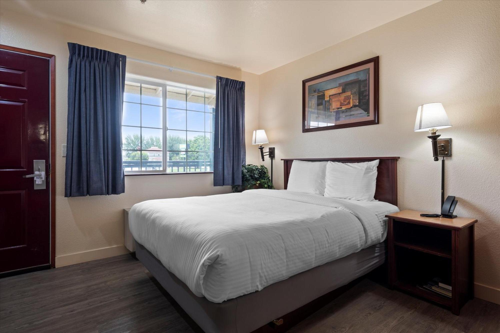 Quincy Inn And Suites المظهر الخارجي الصورة