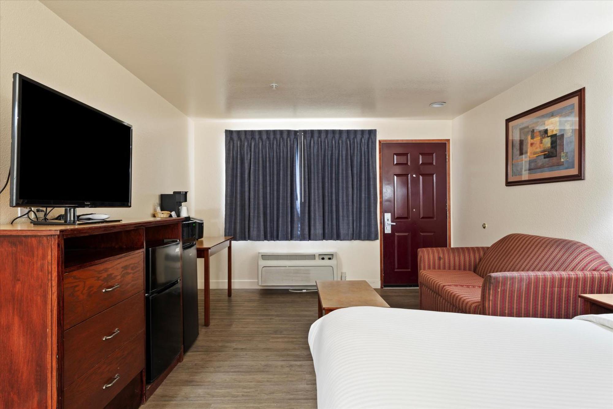 Quincy Inn And Suites المظهر الخارجي الصورة