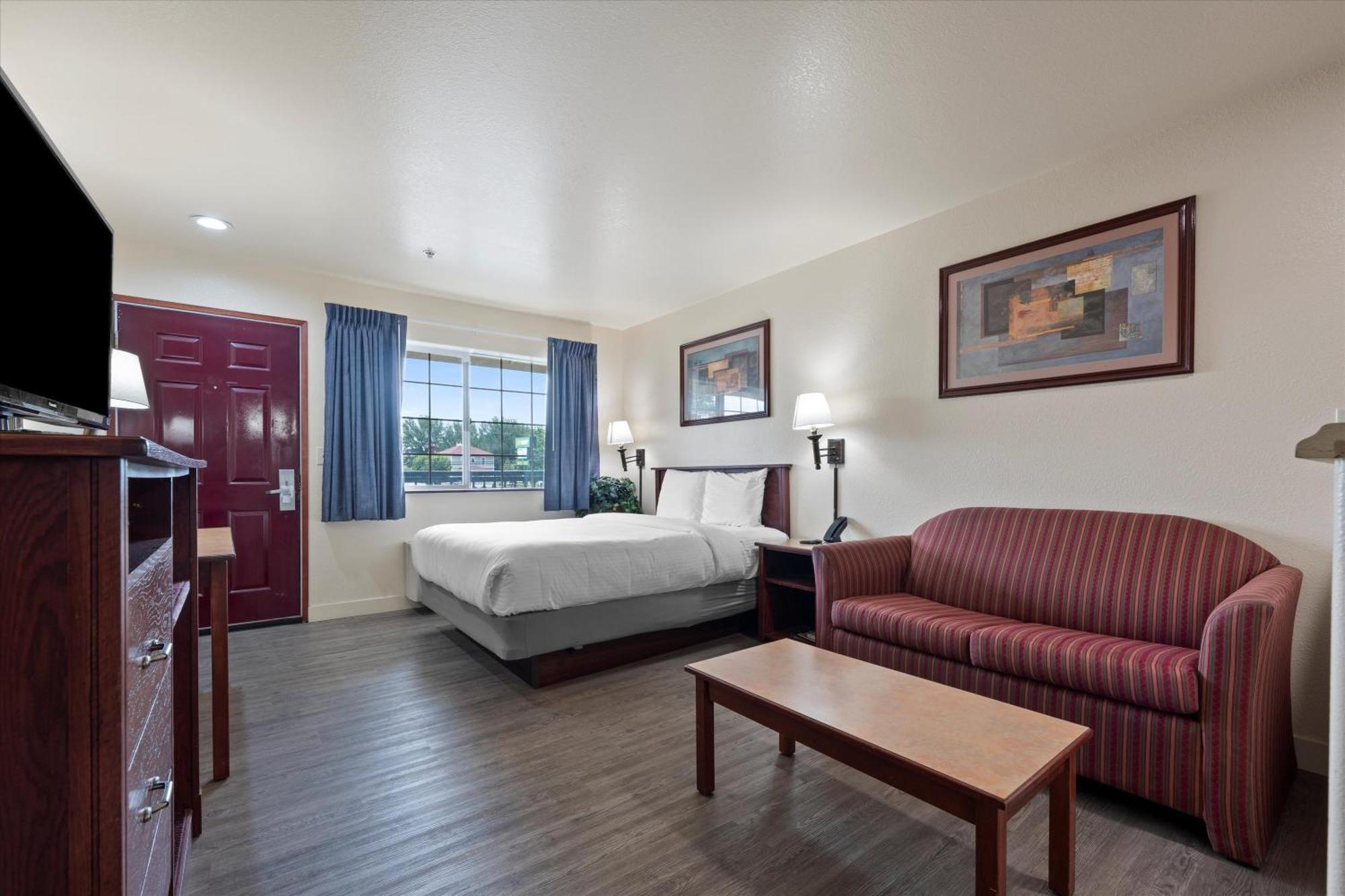 Quincy Inn And Suites المظهر الخارجي الصورة