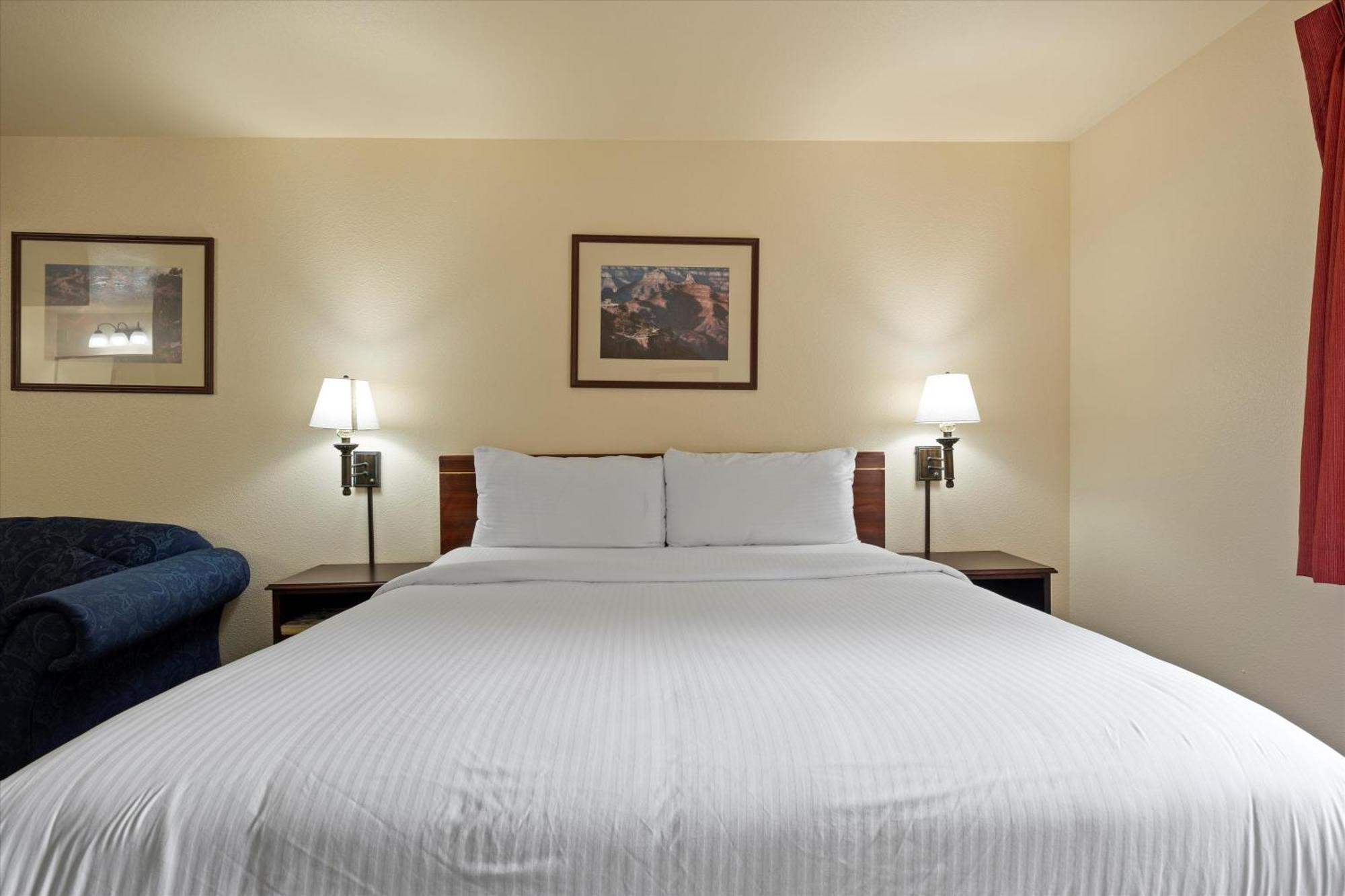 Quincy Inn And Suites المظهر الخارجي الصورة