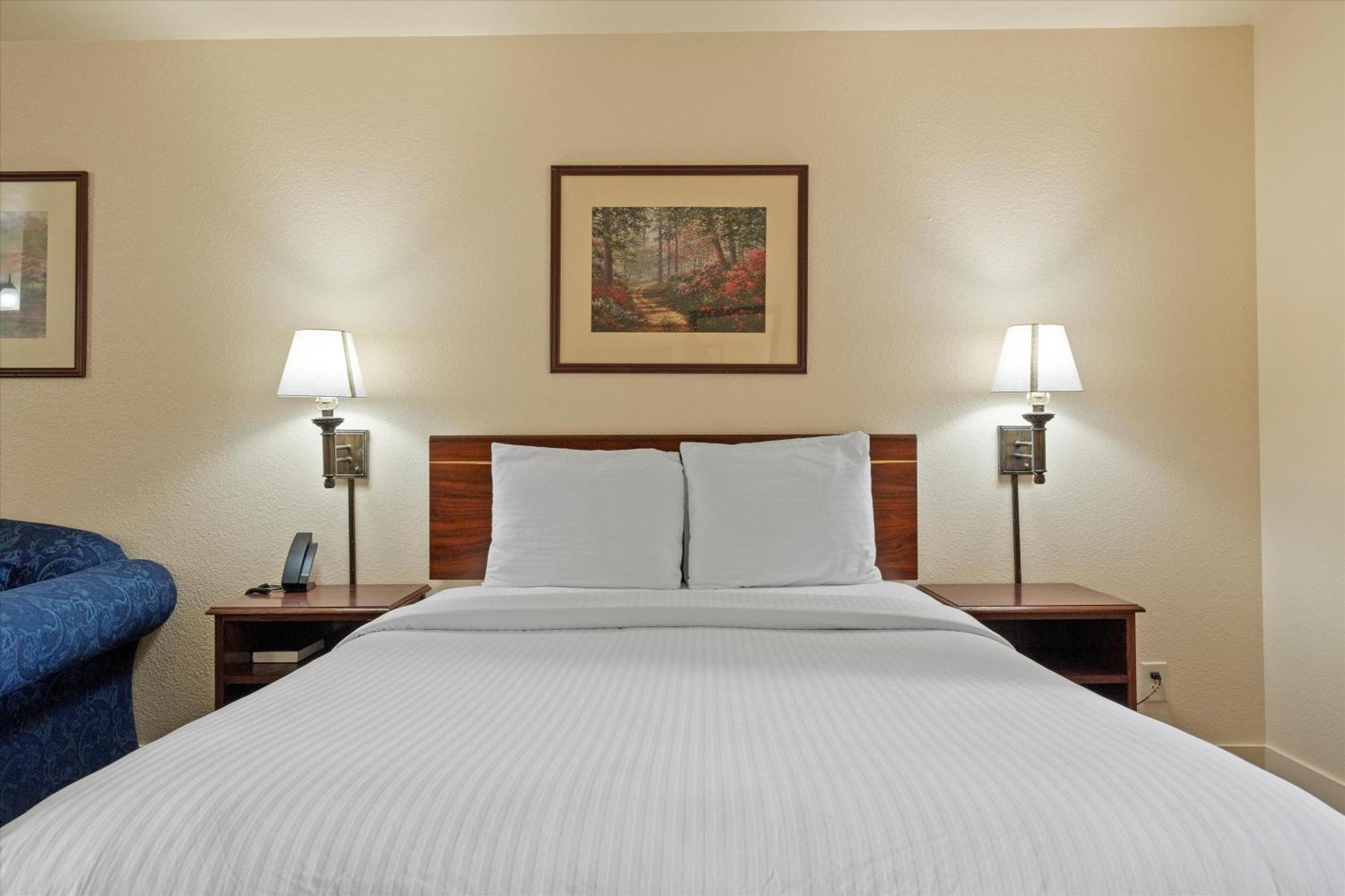Quincy Inn And Suites المظهر الخارجي الصورة